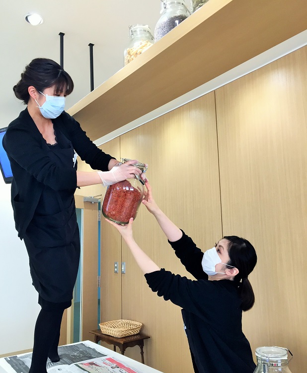 生薬ビン替.jpg
