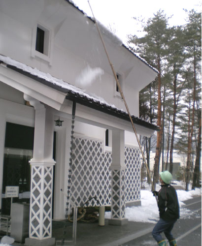 養命酒　駒ヶ根工場　雪降ろし