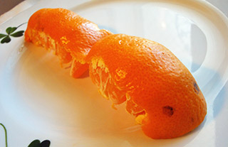 裏返すと「イモムシミカン」に!