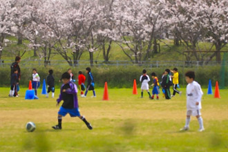 サッカー少年のイメージ写真