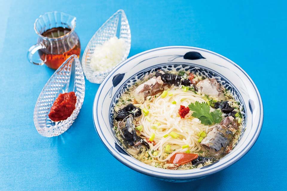 鯖缶とトマトの酸辣湯麺