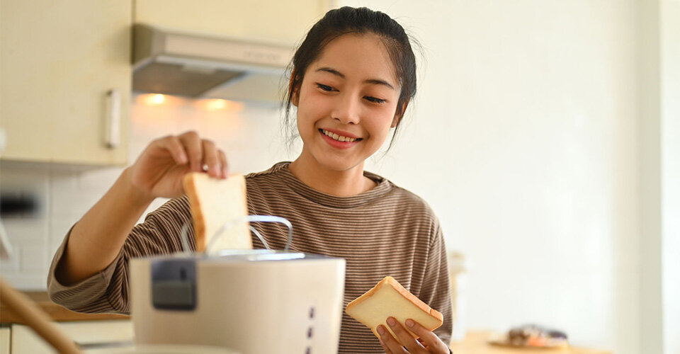 生理前は過食に注意！食欲が止まらない原因と対処法を専門医が解説一覧画像