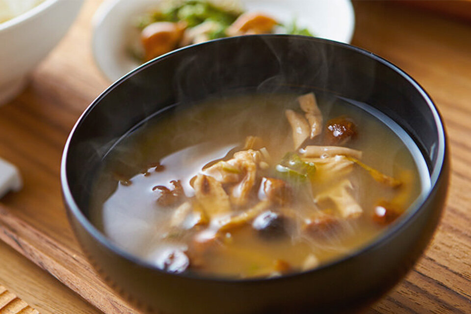 二日酔いに味噌汁が良いとされる理由は？