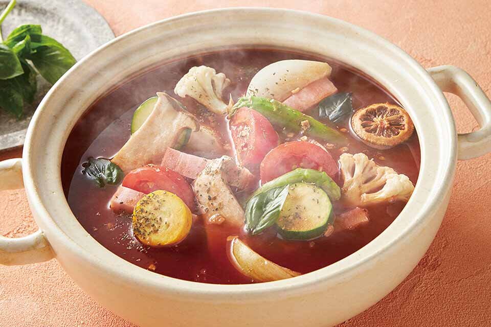 【赤養なべ】トマト・魚介・鶏の旨味濃いスープ×魚介具材でスパイシーブイヤベース