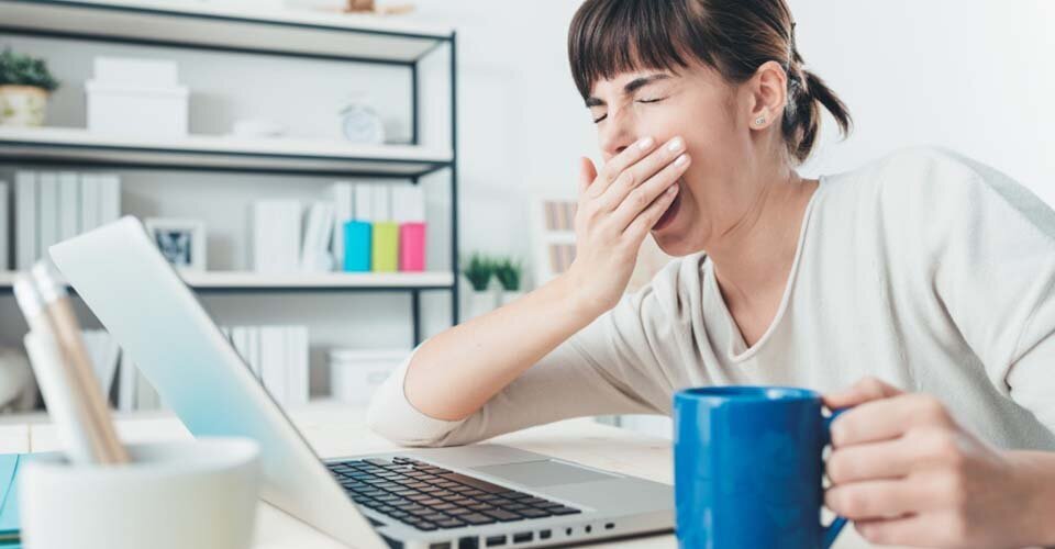 食後のひどい眠気は血糖値スパイクが原因？対策を医師が解説一覧画像