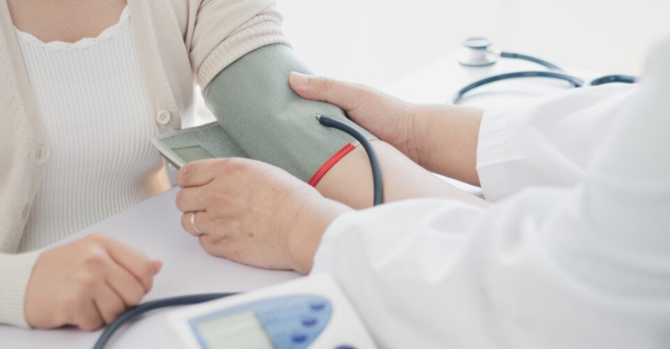 高血圧の原因と対策9選！食事と生活習慣を改善して血圧を下げよう