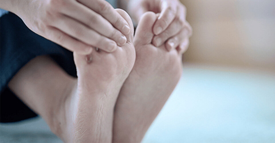 冷え性（冷え症）とは？ツボなど改善方法や、原因と症状を解説！