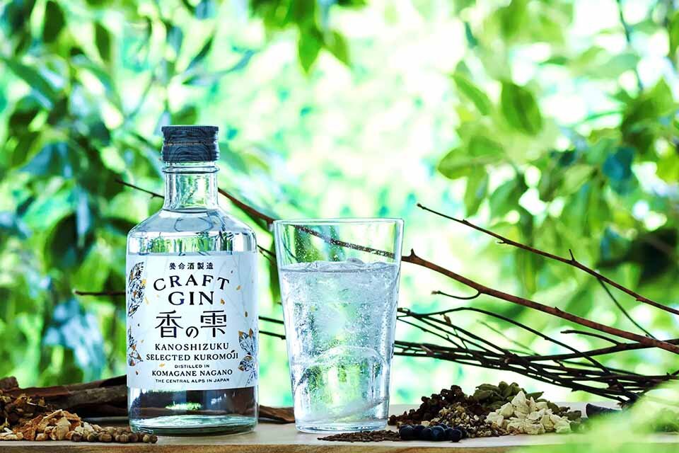 新緑の森をイメージしたクラフトジン「香の雫」ができるまで