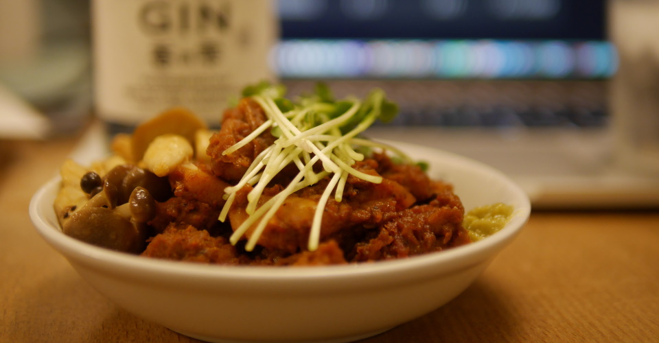 カレーに合うお酒はジン！「香の雫」と相性抜群スパイスカレーレシピ