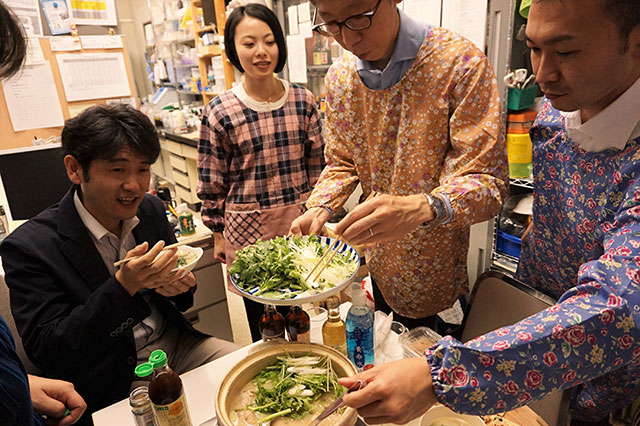 先生試食＆スタッフたち