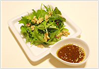 八丁味噌ドレdeナッツ入りサラダ