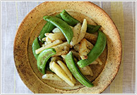 じゃがいもとスナップえんどうのクミン塩炒め
