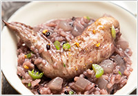 鶏手羽とダイコンの黒米粥